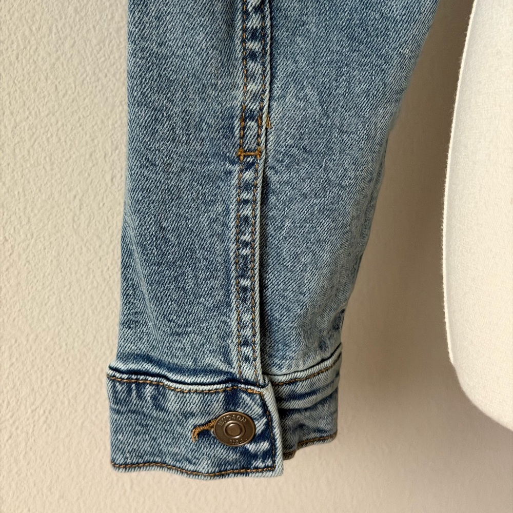 Hudson Cropped Light Wash Denim Trucker Jacket - S (2-4) - Picture 7 of 15